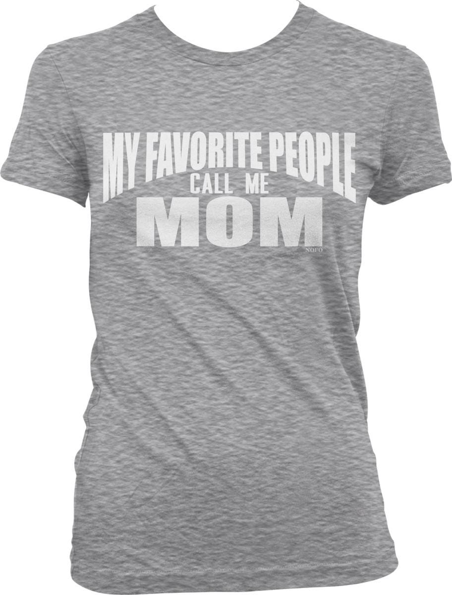 A gray t-shirt with the text "MY FAVORITE PEOPLE CALL ME MOM" printed on it.